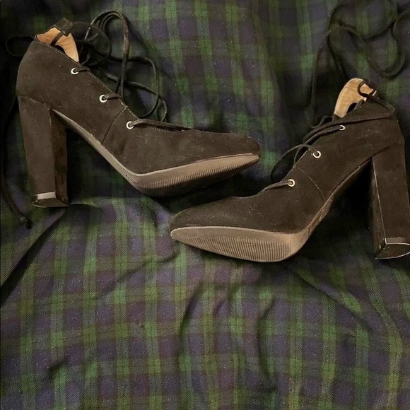 Forever 21 Women’s Lace Up Block Heel Size US 8 - Picture 1 of 4